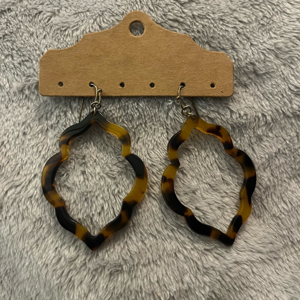 Tortoise Shell Dangle Earrings - Picture 2 of 2